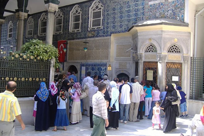 Tour For Tombs of Sahabas in Istanbul Tour For Tombs of Sahabas in Istanbul 2